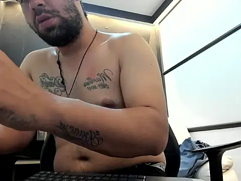 JhoanMontes online show from October 8, 2025, 8:28 pm