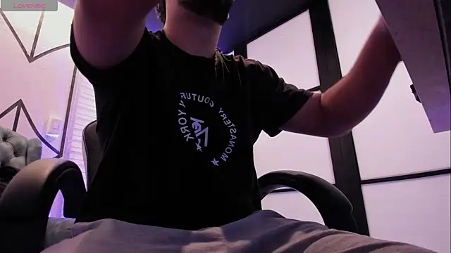 JhoanMontes online show from October 14, 2025, 5:58 pm