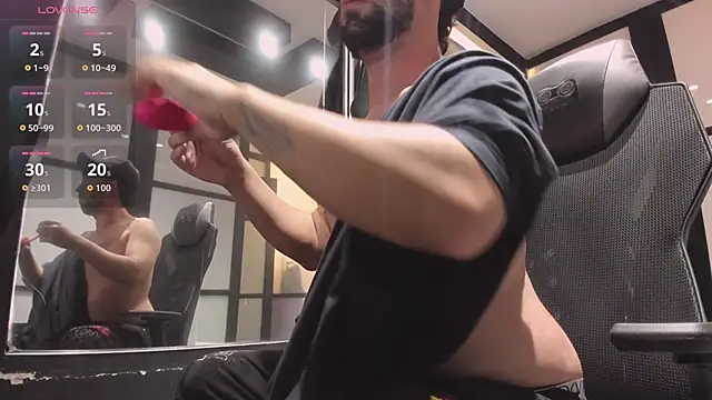 JhoanMontes online show from October 18, 2025, 8:20 pm