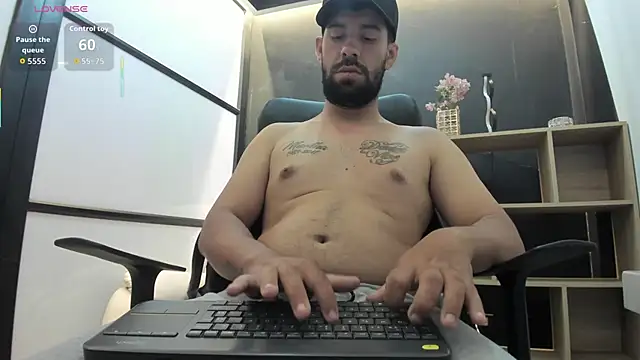 JhoanMontes online show from October 31, 2025, 8:10 pm