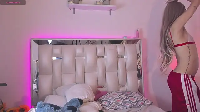 Darlyn tenderhot   online show from March 15, 2026, 4:46 pm