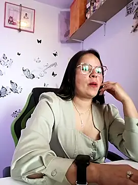 Snapshot of Daliz_Leon chatting on September 24, 2025, 3:48 pm Daliz Leon online show from September 24, 2025, 3:48 pm