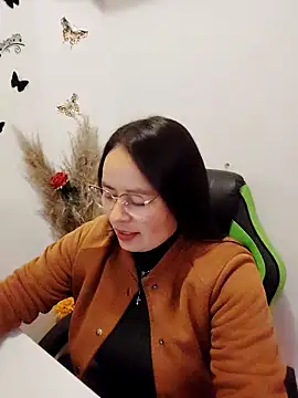 Snapshot of Daliz_Leon chatting on October 1, 2025, 1:22 am Daliz Leon online show from October 1, 2025, 1:22 am