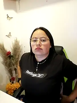 Snapshot of Daliz_Leon chatting on October 3, 2025, 2:30 am Daliz Leon online show from October 3, 2025, 2:30 am