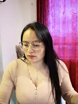 Snapshot of Daliz_Leon chatting on October 22, 2025, 10:20 pm Daliz Leon online show from October 22, 2025, 10:20 pm