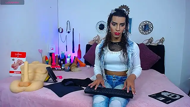 Starhott  online show from October 16, 2025, 12:39 pm