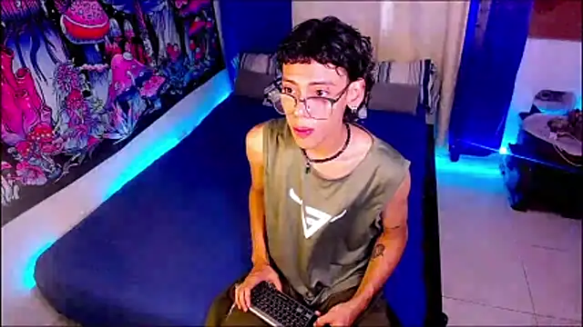 Snapshot of Thedoll_ethan7 chatting on March 16, 2026, 11:47 am Thedoll ethan7 online show from March 16, 2026, 11:47 am