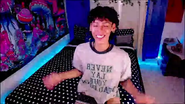 Snapshot of Thedoll_ethan7 chatting on April 8, 2026, 10:43 pm Thedoll ethan7 online show from April 8, 2026, 10:43 pm