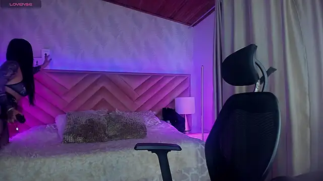  raven black online show from February 25, 2026, 1:21 pm