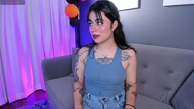 flower smith  online show from October 27, 2025, 11:47 am