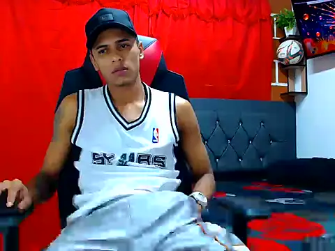 Snapshot of cristian_tayron1 chatting on July 7, 2026, 10:19 am cristian tayron1 online show from July 7, 2026, 10:19 am