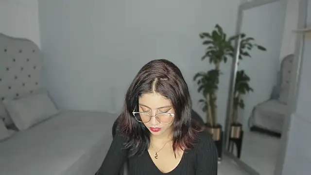 Julieth brown  online show from September 11, 2025, 3:39 am