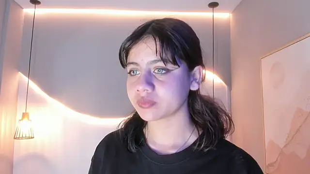 Julieth brown  online show from October 15, 2025, 7:47 pm