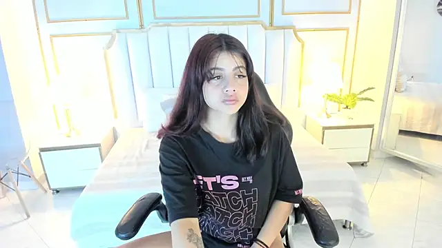 Julieth brown  online show from February 25, 2026, 1:54 pm