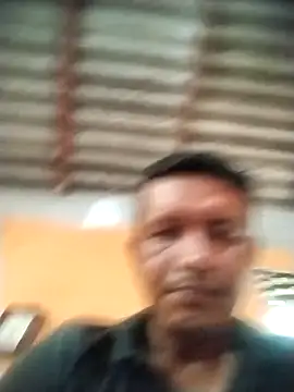 colombiano198720 online show from November 15, 2025, 2:57 pm