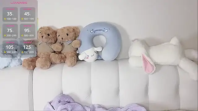 Snapshot of LuLu-Moon chatting on October 24, 2025, 10:28 pm LuLu-Moon online show from October 24, 2025, 10:28 pm