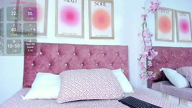 Snapshot of GabiHills chatting on December 15, 2025, 7:18 pm GabiHills online show from December 15, 2025, 7:18 pm