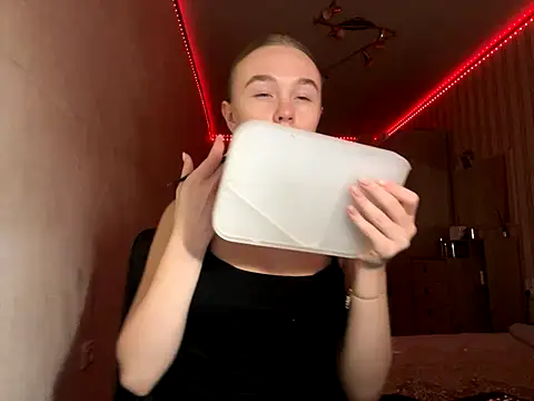 bellameow88 online show from October 13, 2025, 11:54 am