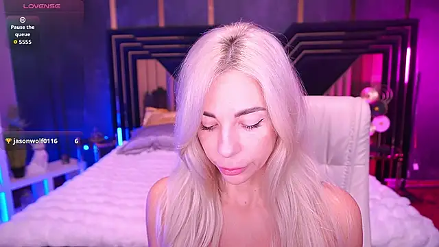 BellaRayyy online show from November 30, 2025, 6:50 am