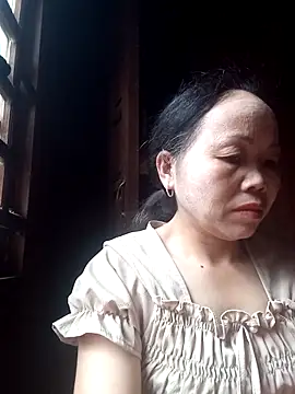  YooY  online show from October 22, 2025, 2:45 am