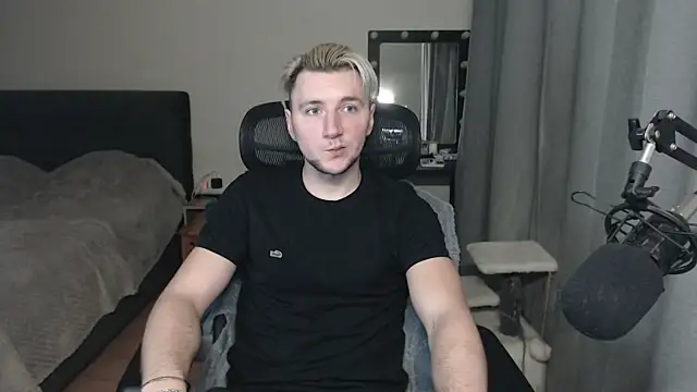 Snapshot of Elvin_Vaenight chatting on October 30, 2025, 7:03 pm Elvin Vaenight online show from October 30, 2025, 7:03 pm