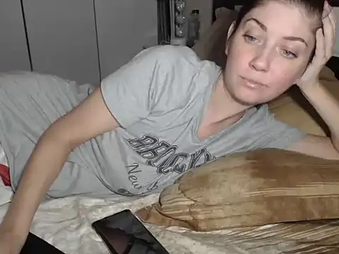 petite danielle online show from November 25, 2025, 9:59 pm