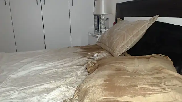 petite danielle online show from November 27, 2025, 8:55 pm