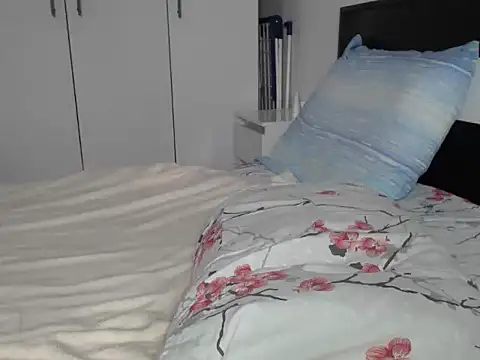 Snapshot of petite_danielle chatting on February 9, 2026, 10:19 am petite danielle online show from February 9, 2026, 10:19 am