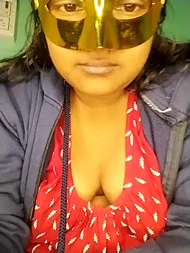 mimi87hoty online show from January 5, 2026, 5:38 pm