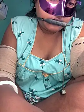 mimi87hoty online show from February 2, 2026, 3:44 pm