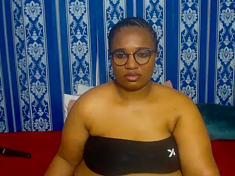 JUICEYLIPS333 online show from November 11, 2025, 5:35 pm