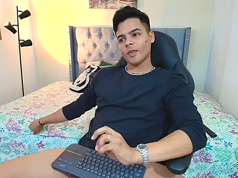 Snapshot of stewart_mateo_ chatting on September 20, 2025, 3:07 am stewart mateo online show from September 20, 2025, 3:07 am