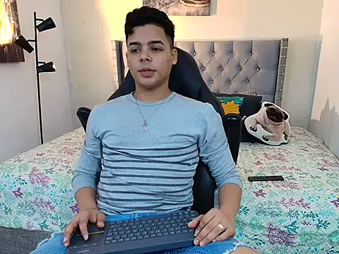 Snapshot of stewart_mateo_ chatting on October 21, 2025, 2:01 am stewart mateo online show from October 21, 2025, 2:01 am