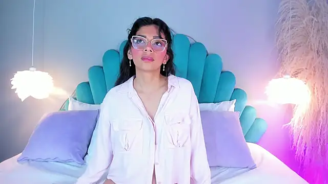 AlassiaHocthner online show from October 27, 2025, 11:58 am