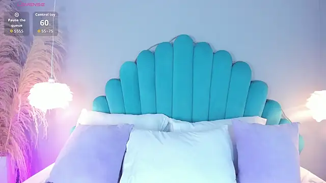 AlassiaHocthner online show from November 15, 2025, 11:51 am