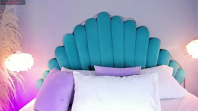 AlassiaHocthner online show from February 27, 2026, 11:54 am