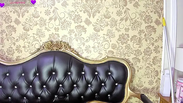 JulitPink online show from March 8, 2026, 2:04 am