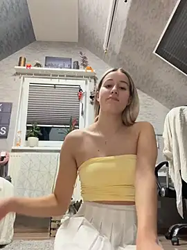 Snapshot of miaistlive chatting on September 19, 2025, 8:53 pm miaistlive online show from September 19, 2025, 8:53 pm