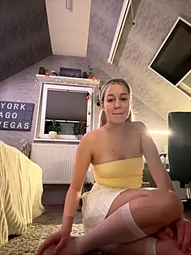 Snapshot of miaistlive chatting on September 30, 2025, 9:42 pm miaistlive online show from September 30, 2025, 9:42 pm