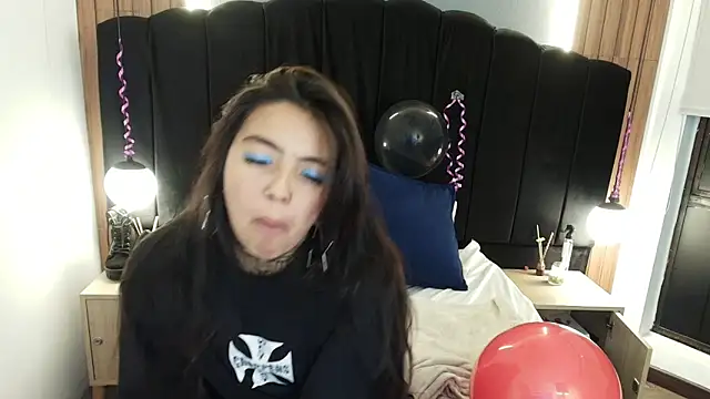 LiaMonroee  online show from March 25, 2026, 12:22 pm