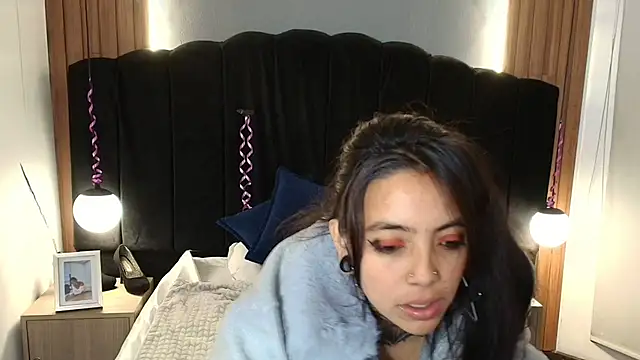 Snapshot of LiaMonroee_ chatting on April 7, 2026, 11:54 am LiaMonroee online show from April 7, 2026, 11:54 am