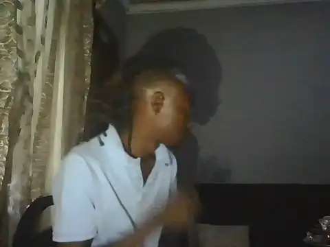 Snapshot of Nykho17 chatting on October 24, 2025, 9:33 pm Nykho17 online show from October 24, 2025, 9:33 pm