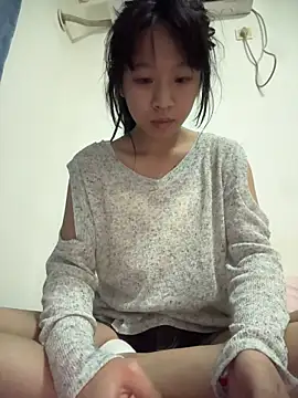 jingjing005 online show from May 11, 2026, 12:55 pm