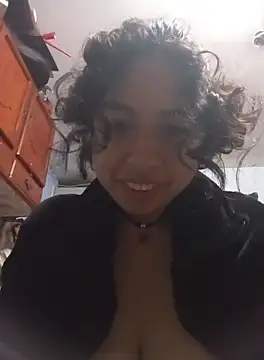 Snapshot of Syndel23 chatting on October 5, 2025, 1:37 am Syndel23 online show from October 5, 2025, 1:37 am