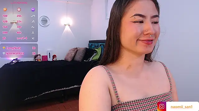 naomii san online show from September 18, 2025, 9:39 pm