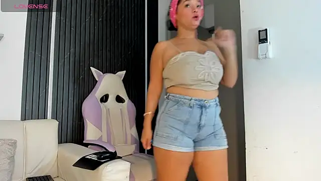 Gabrielaa Miller  online show from November 18, 2025, 7:29 pm