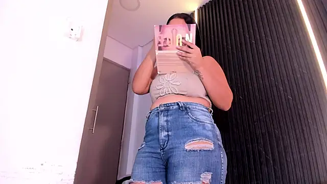 Gabrielaa Miller  online show from December 5, 2025, 8:27 pm