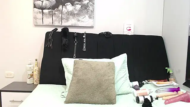 DonnaJoness online show from September 13, 2025, 8:30 pm