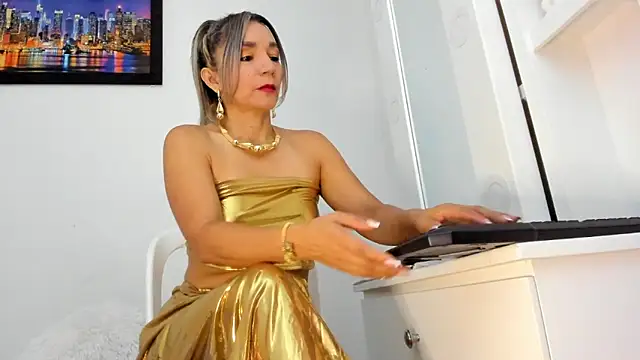 Ms lunaRose online show from June 14, 2026, 5:26 pm