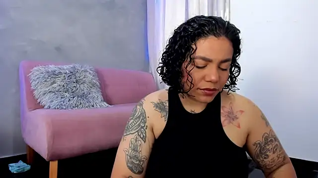 Snapshot of alexholyy chatting on October 21, 2025, 1:12 pm alexholyy online show from October 21, 2025, 1:12 pm